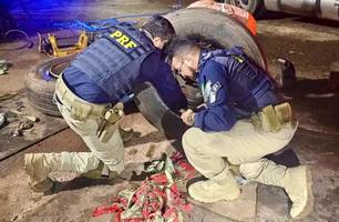 PRF do Maranhão descobre 188 quilos de drogas dentro de pneus de caminhão (Foto: Reprodução) PRF do Maranhão descobre 188 quilos de drogas dentro de pneus de caminhão (Foto: Reprodução)