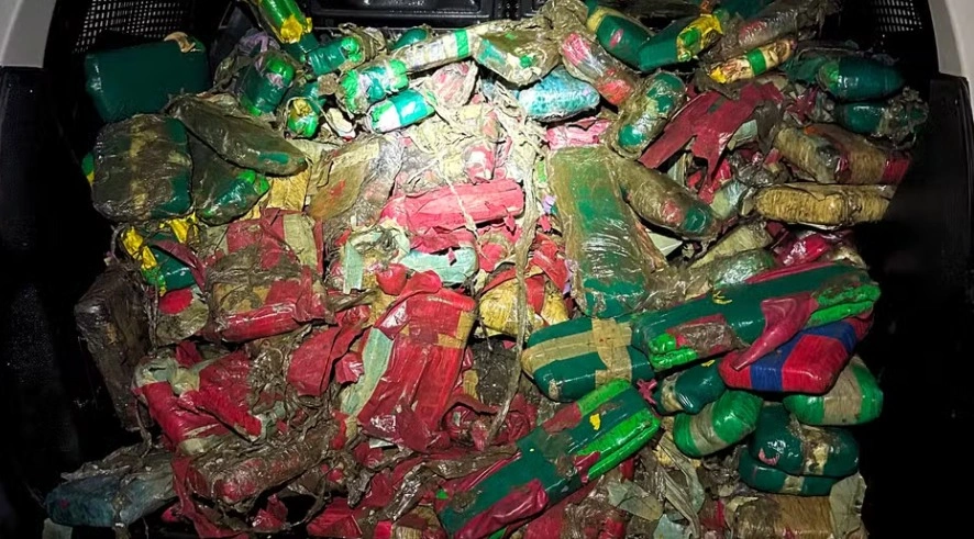 PRF do Maranhão descobre 188 quilos de drogas dentro de pneus de caminhão