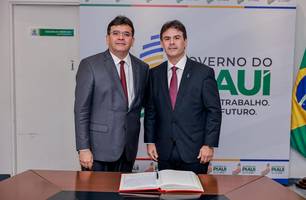 Rafael Fonteles transmite cargo de governador a Severo Eulálio para viagem a China (Foto: Gabriel Paulino)