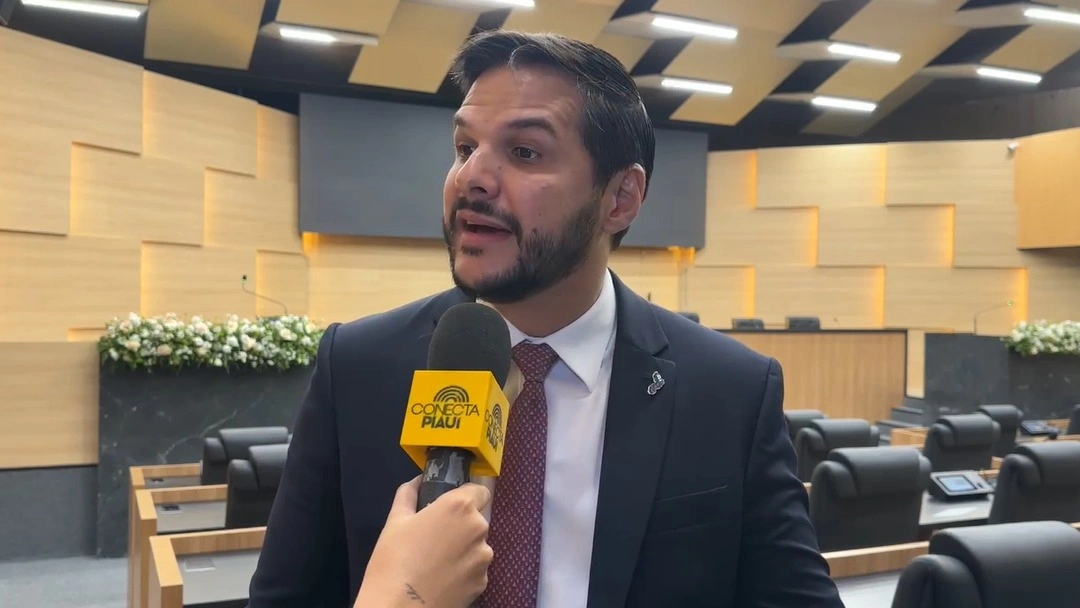 Secretário Washington Bandeira recebe Medalha do Mérito Legislativo na Alepi