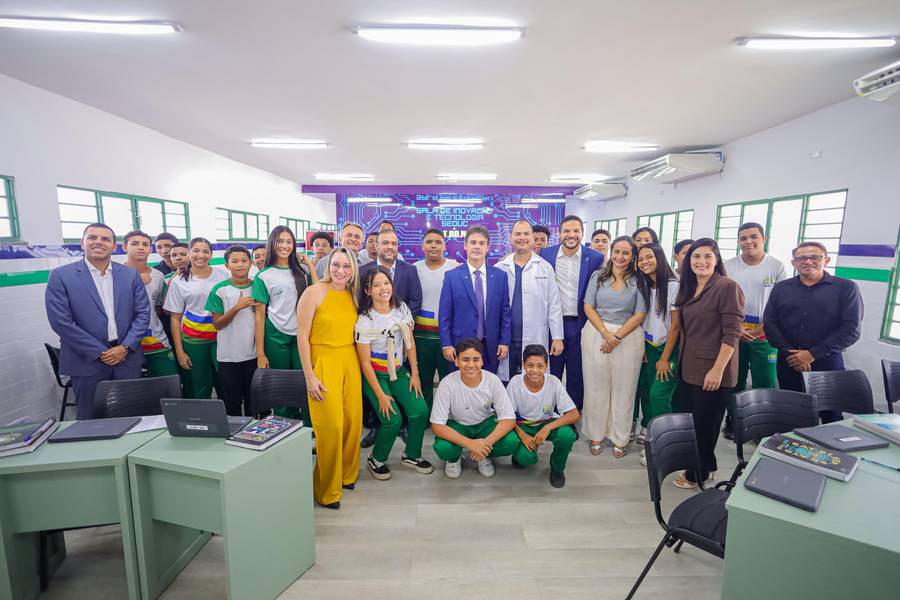 Severo Eulálio visita escola referência em educação integral no Piauí