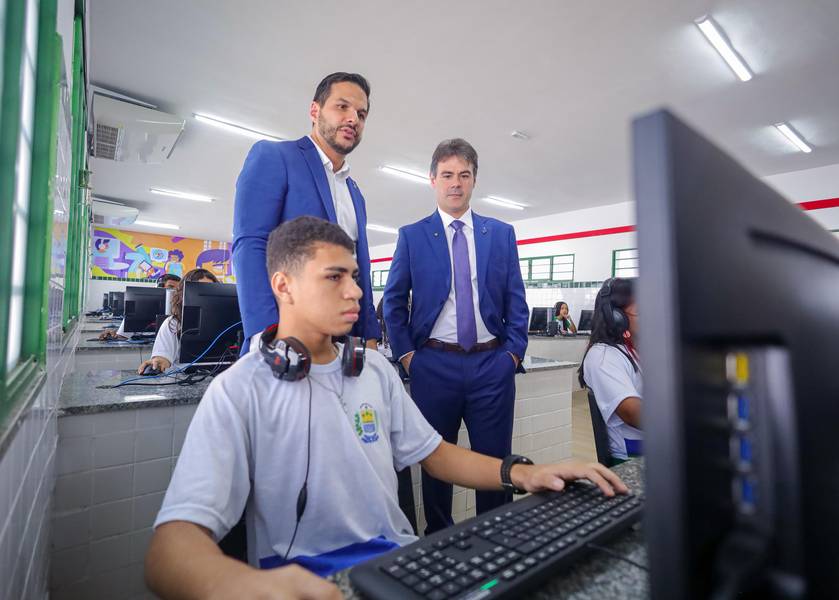 Severo Eulálio visita escola referência em educação integral no Piauí