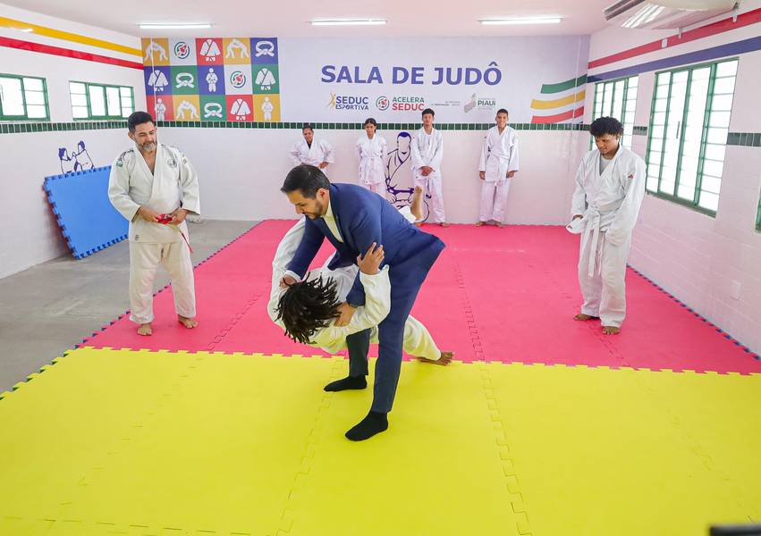 Severo Eulálio visita escola referência em educação integral no Piauí