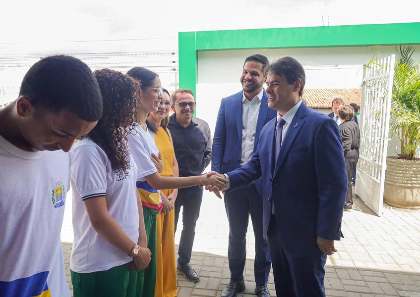 Severo Eulálio visita escola referência em educação integral no Piauí