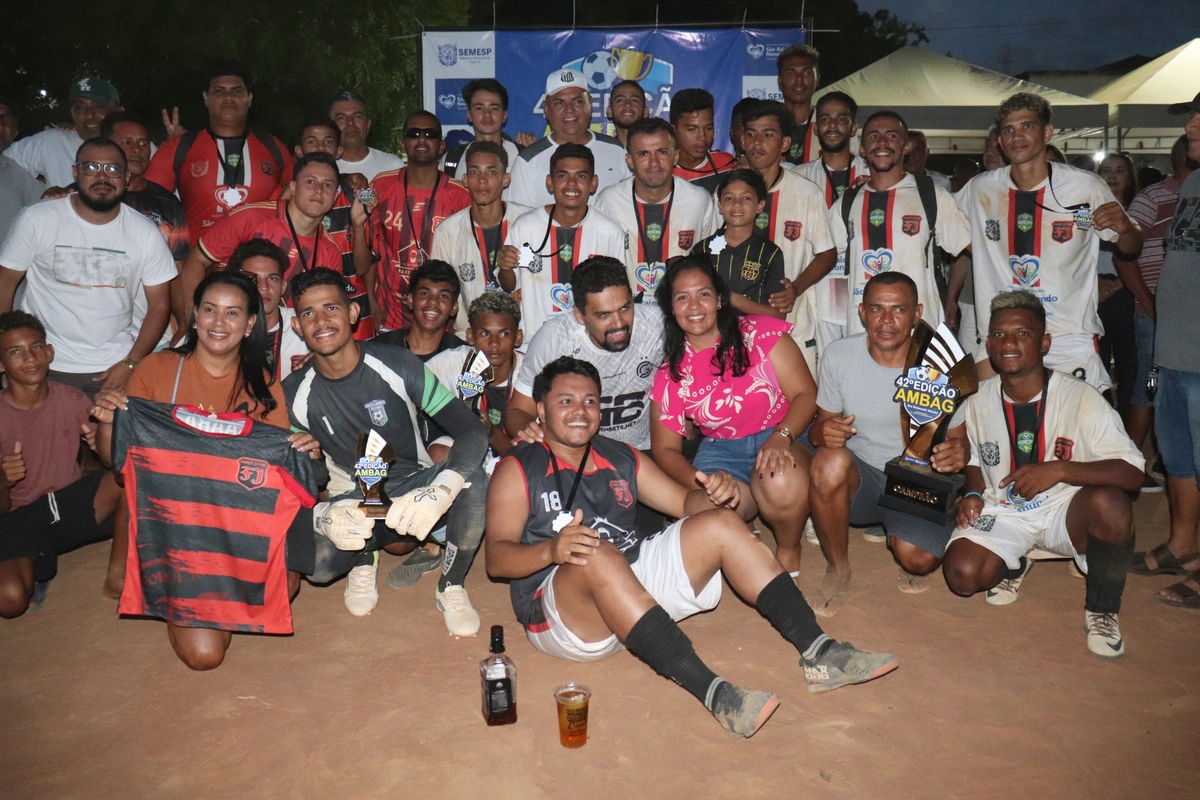 Torneio da AMBAG reúne multidão no campo do Gavião e Santa Fé é o campeão