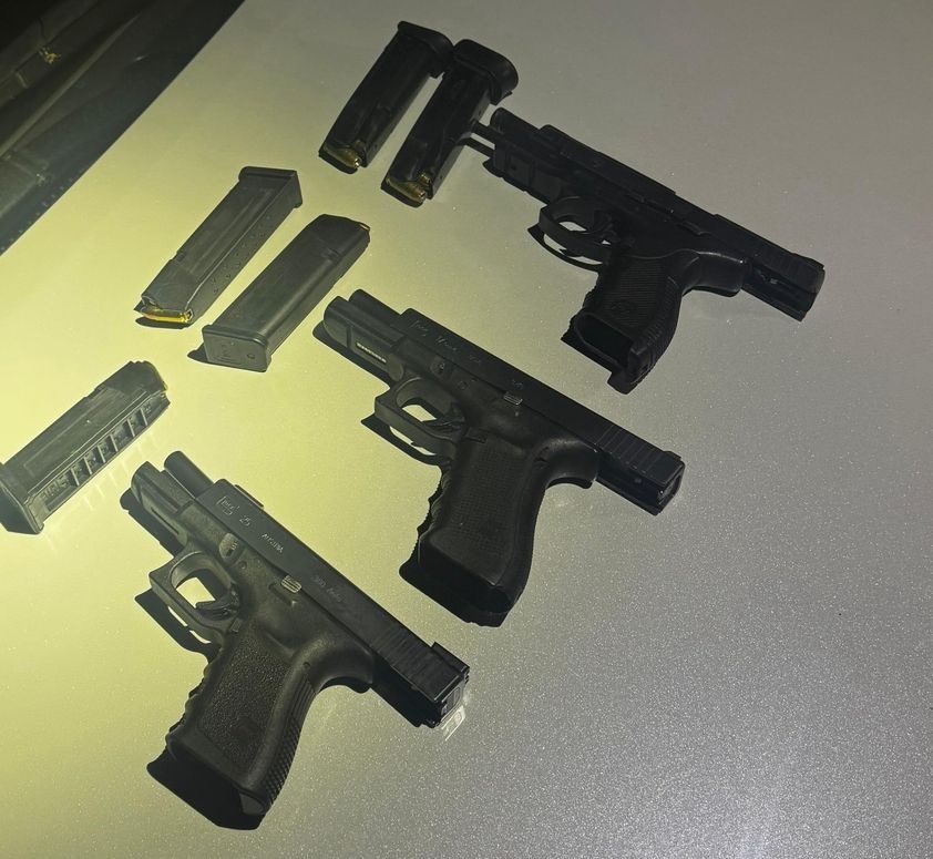 Baile reggae é alvo de operação policial com apreensão de armas e prisões