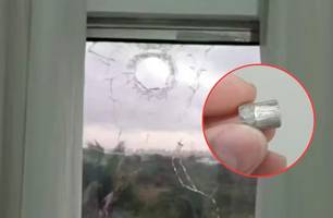 Bala perdida atravessa janela e quase atinge morador durante madrugada em Teresina (Foto: Reprodução)