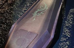 Caixão com corpo cai de carro funerário na BR-316 em Picos (Foto: Reprodução)