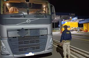 Caminhoneiro é preso por dirigir sob efeito de maconha em Valença do Piauí (Foto: Reprodução/PRF)