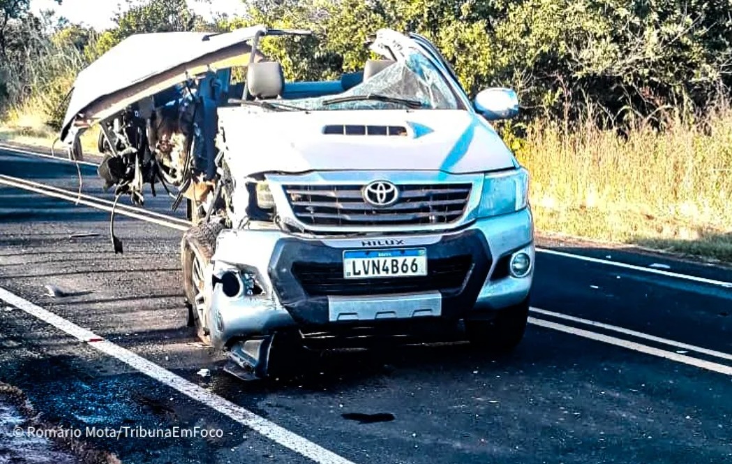 Colisão entre caminhonete e ônibus deixa médica ferida em Campo Maior