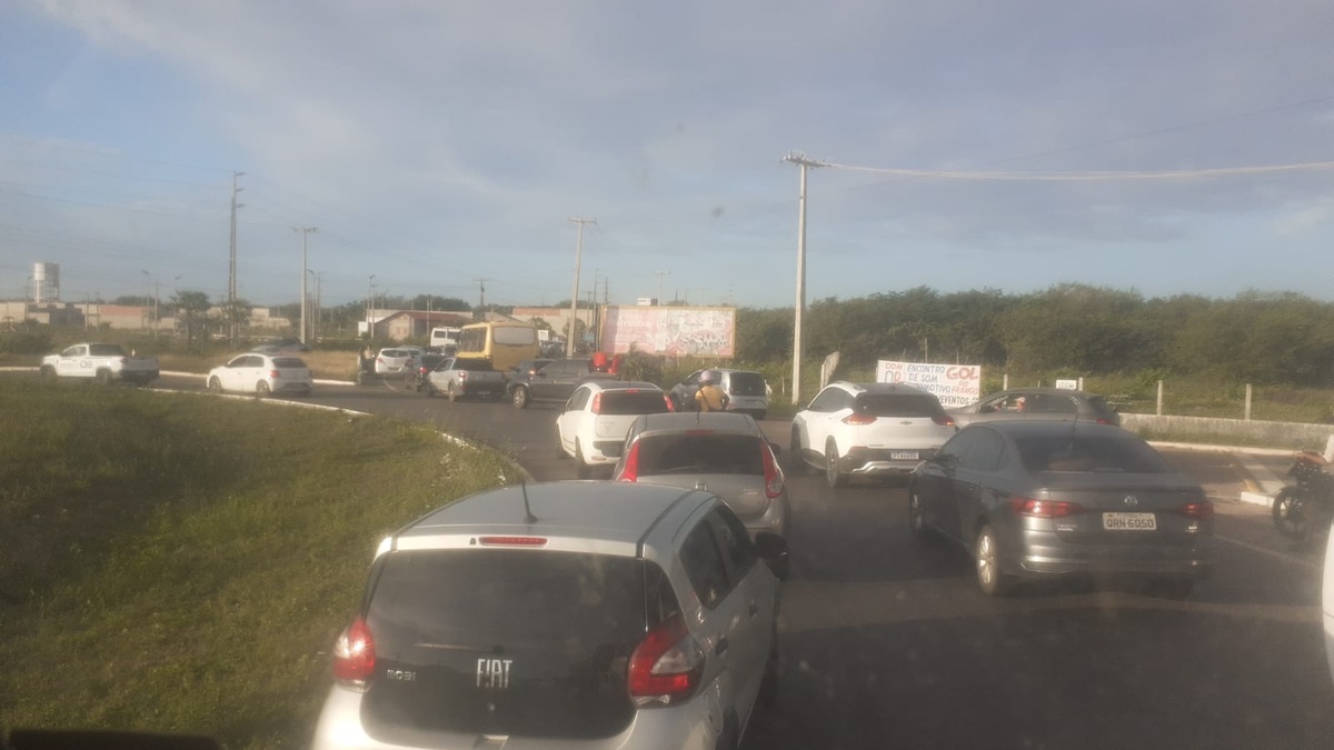 Colisão frontal entre dois carro deixa quatro feridos na entrada de Parnaíba