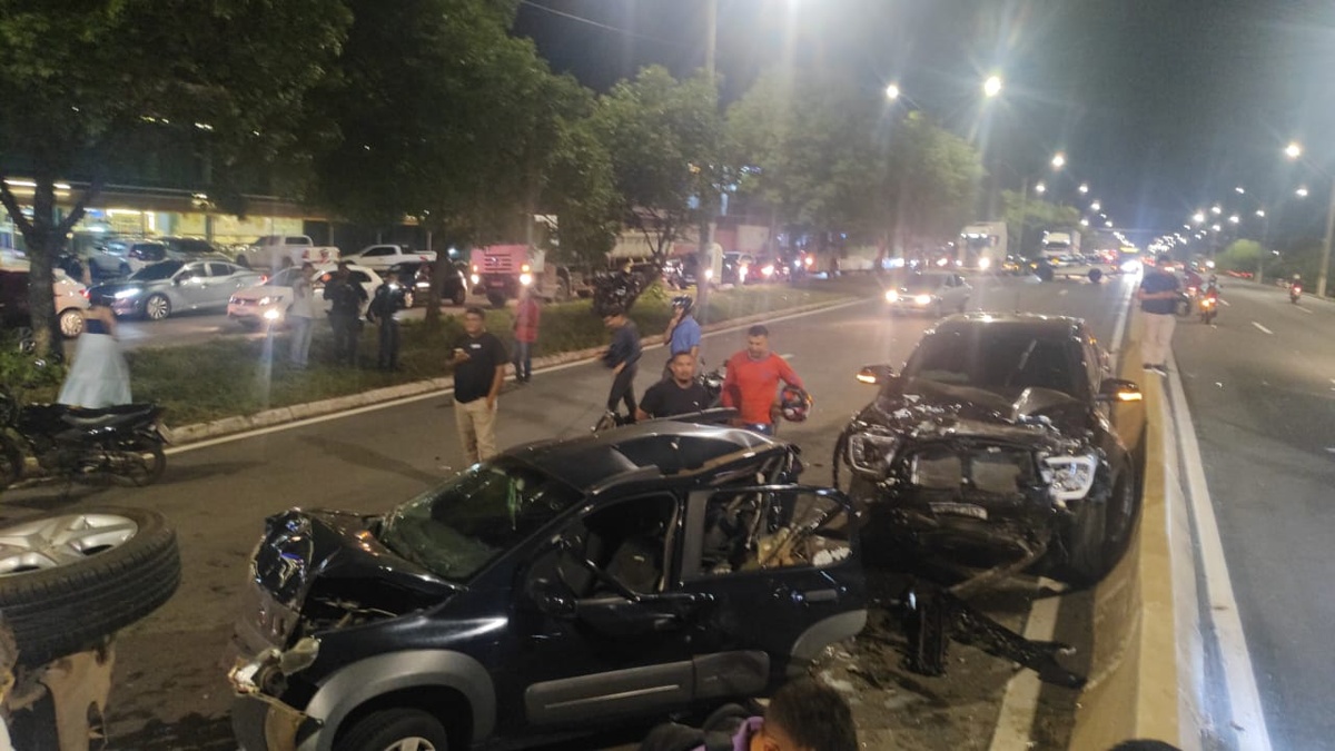 Colisão múltipla deixa feridos e causa destruição na BR-316, em Teresina