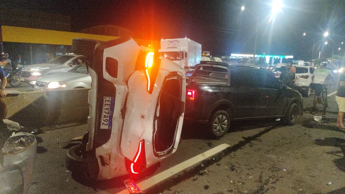 Colisão múltipla deixa feridos e causa destruição na BR-316, em Teresina