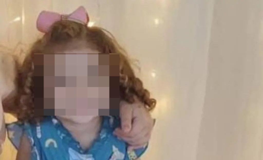 Criança de 3 anos morre após ser esquecida dentro do carro pelo pai em Arraial