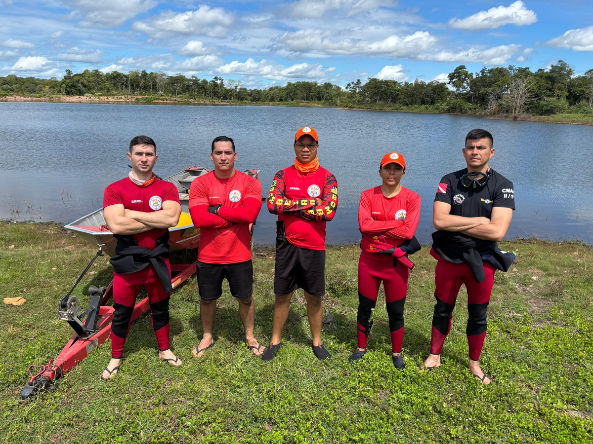 Equipe de resgate do Corpo de Bombeiros de Esperantina