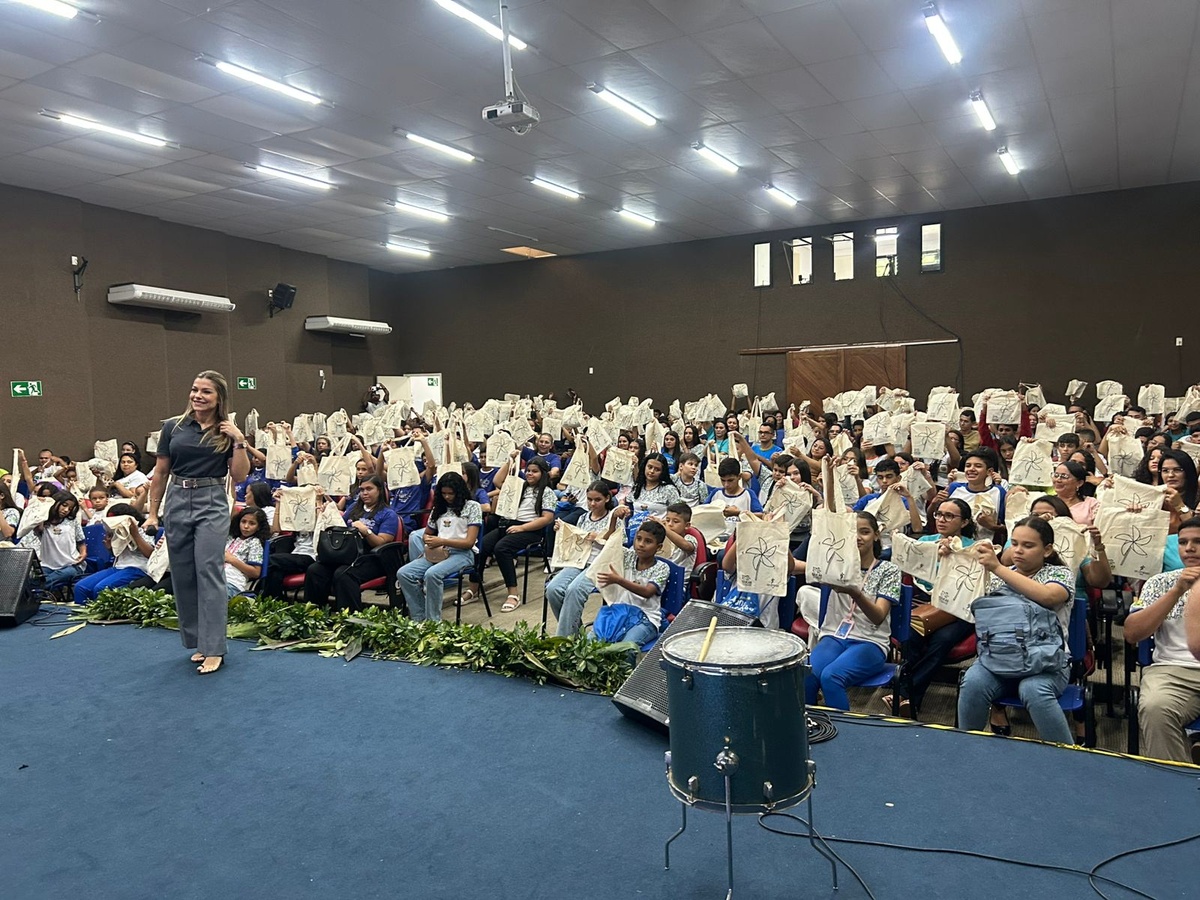 Estudantes de todo o Piauí participam de atividade preparatória para o Saeb durante o Salipi