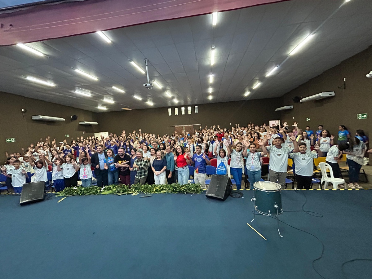 Estudantes de todo o Piauí participam de atividade preparatória para o Saeb durante o Salipi