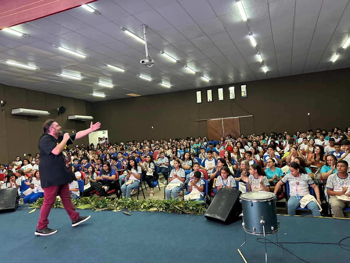 Estudantes de todo o Piauí participam de atividade preparatória para o Saeb durante o Salipi
