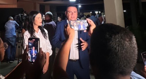 Governador presta homenagem a Niéde Guidon durante velório em São Raimundo Nonato