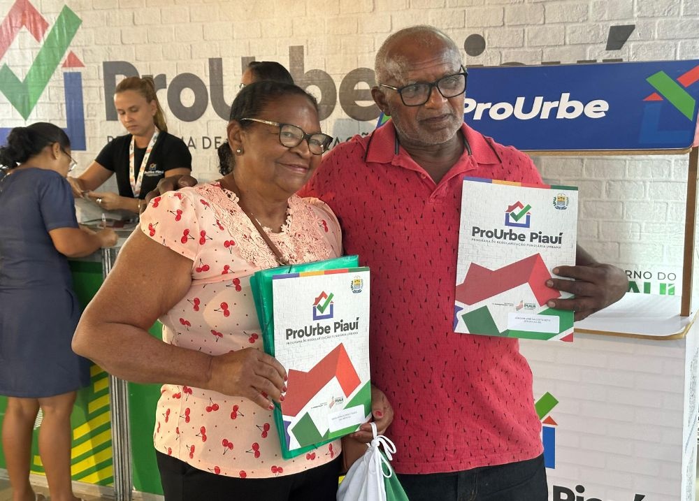 Governo entrega 139 registros de imóveis a moradores de conjuntos em Floriano