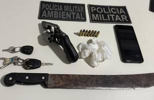 Homem é preso com revólver e munições em bar na cidade de Baixa Grande do Ribeiro (Foto: Divulgação/PMPI)