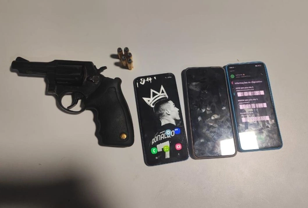 Itens apreendidos pela polícia com trio de criminosos na zona sudeste de Teresina