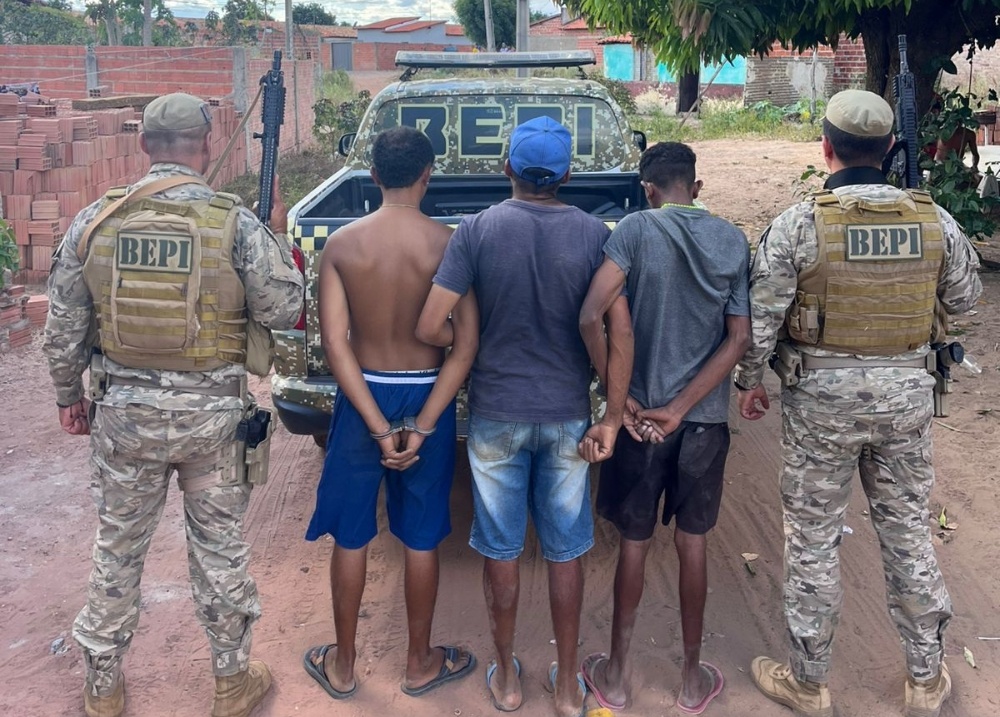 Jovem é preso com drogas, armas e munições durante operação policial em Inhuma