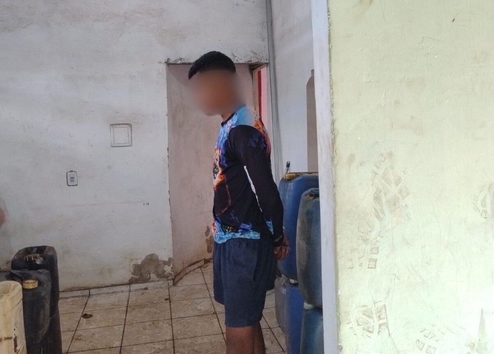 Jovem é preso em flagrante com 55 galões de combustível desviados em Teresina
