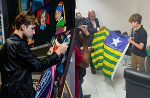 Jovem piauiense recebe premiação como um dos 100 prodígios do mundo (Foto: Reprodução) Jovem piauiense recebe premiação como um dos 100 prodígios do mundo (Foto: Reprodução)