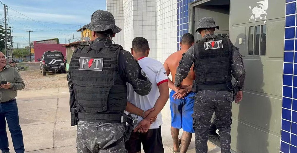 Operação prende oito pessoas e apreende armas e drogas em bairro de Timon