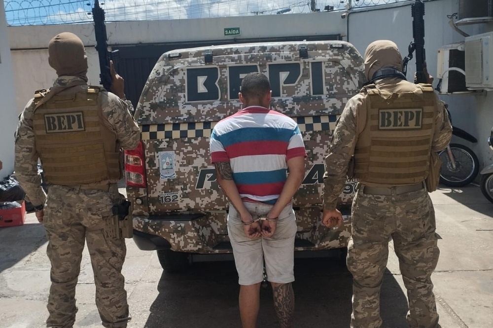 PMPI apreende menor de idade com drogas, arma e dinheiro na zona Sul de Teresina