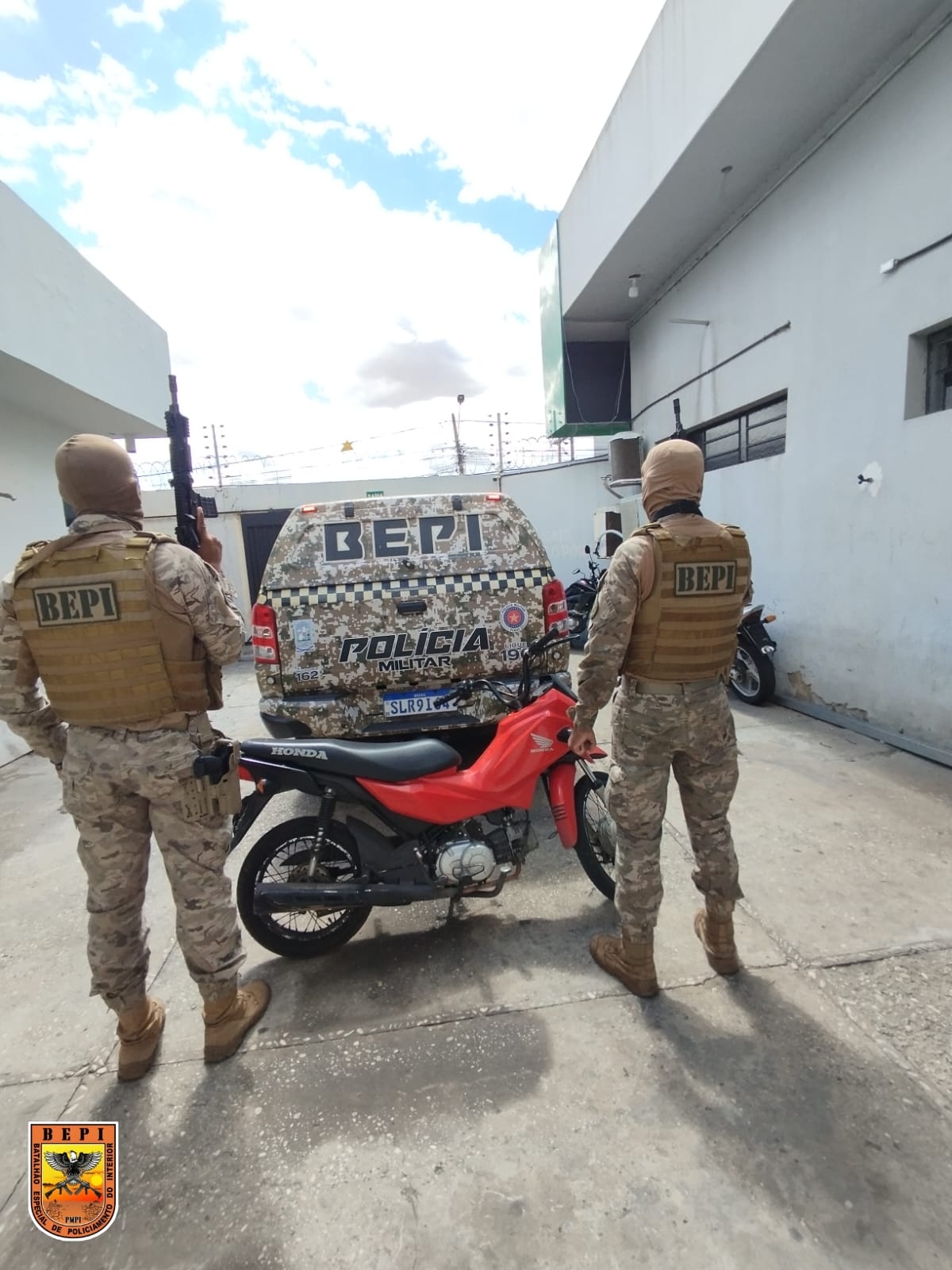 PMPI apreende menor de idade com drogas, arma e dinheiro na zona Sul de Teresina