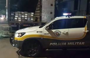 Polícia apreende quase 700 kg de maconha em caminhão em São Paulo (Foto: Polícia Militar Rodoviária/Divulgação)