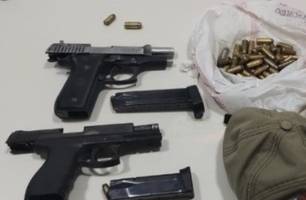 Polícia Militar apreende armas e munições após fuga de suspeito em Floriano (Foto: Divulgação/PMPI) Polícia Militar apreende armas e munições após fuga de suspeito em Floriano (Foto: Divulgação/PMPI)