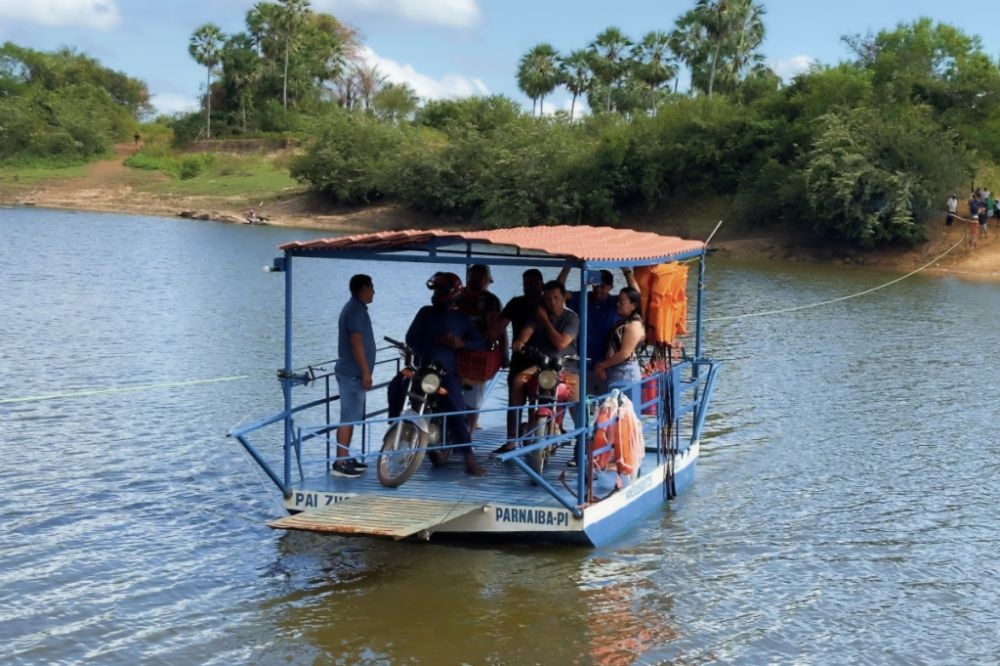 Prefeito de Caxingó inaugura balsa 'Pai Zuca' e celebra aniversário com população