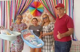 Prefeito de Pau D’Arco entrega kits maternidade para gestantes do Vaquejador (Foto: Reprodução) Prefeito de Pau D’Arco entrega kits maternidade para gestantes do Vaquejador (Foto: Reprodução)