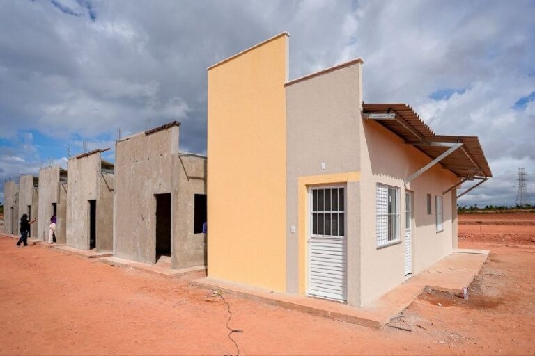 Prefeito Rafael Brito assina regulamento para seleção de beneficiários do Minha Casa Minha Vida em Timon