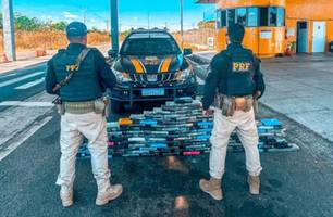 PRF apreende cerca de 140 kg de cocaína em ônibus apreendido em Valença (Foto: Reprodução)