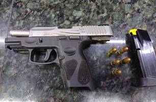 PRF prende homem por porte ilegal de arma de fogo de uso restrito em Teresina (Foto: Divulgação/PRF)