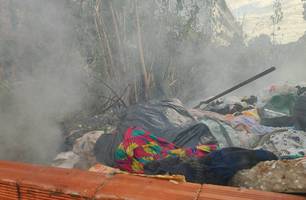 Princípio de incêndio atinge terreno baldio próximo ao HUT, zona Sul de Teresina (Foto: Repórter 12/Conecta Piauí) Princípio de incêndio atinge terreno baldio próximo ao HUT, zona Sul de Teresina (Foto: Repórter 12/Conecta Piauí)
