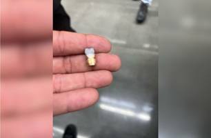 Promotor de vendas é atingido por bala perdida dentro de supermercado em Floriano (Foto: Reprodução) Promotor de vendas é atingido por bala perdida dentro de supermercado em Floriano (Foto: Reprodução)