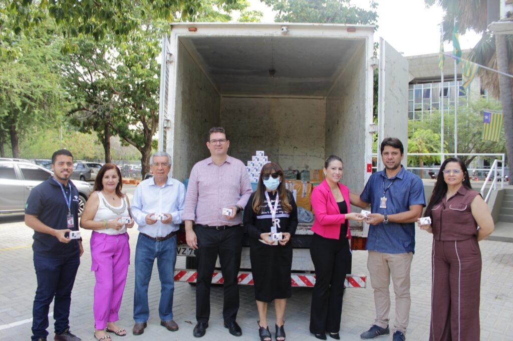 Receita Federal entrega 10 mil oxímetros para hospitais da rede estadual do Piauí