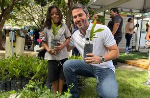 Semarh entrega 20 mil mudas e fortalece ações ambientais no Diálogos pelo Piauí em Floriano (Foto: Reprodução) Semarh entrega 20 mil mudas e fortalece ações ambientais no Diálogos pelo Piauí em Floriano (Foto: Reprodução)
