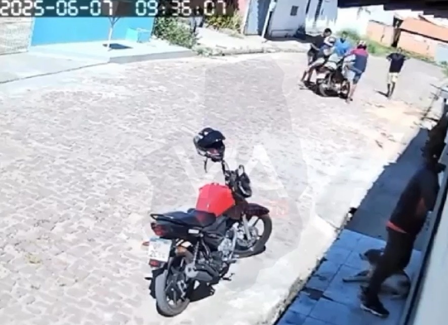 Trio armado rouba moto em plena luz do dia na Vila Santa Isabel em Timon