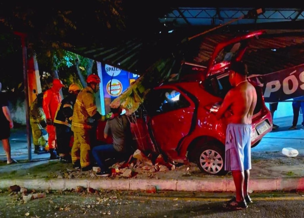 Acidente entre carro e moto deixa piloto ferido na av. Dom Severino, em Teresina