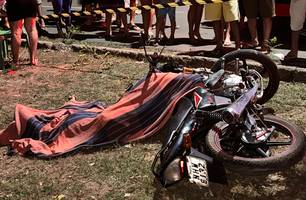 Adolescente de 15 anos morre após colisão com poste no interior do Piauí (Foto: Reprodução/Blog do Coveiro)