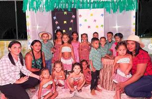 Arraiá encerra semestre na Escola Raimundo Pereira, em Alvorada do Gurgueia (Foto: Reprodução-redes sociais) Arraiá encerra semestre na Escola Raimundo Pereira, em Alvorada do Gurgueia (Foto: Reprodução-redes sociais)