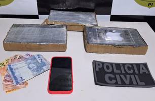 Casal é preso após receber carga avaliada em até R$ 400 mil de cocaína em Picos (Foto: Divulgação/PMPI) Casal é preso após receber carga avaliada em até R$ 400 mil de cocaína em Picos (Foto: Divulgação/PMPI)