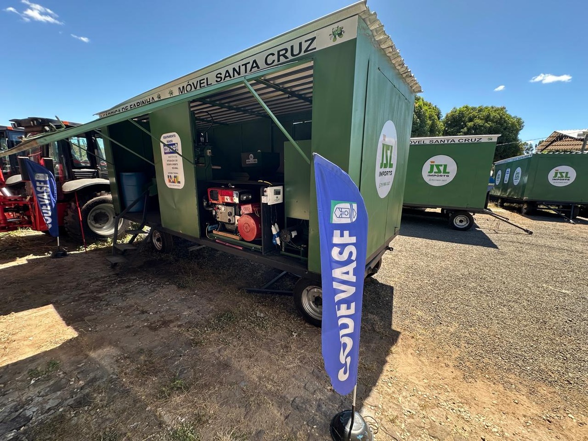 Codevasf realiza entregaço de fábricas de farinha móveis a 20 municípios piauienses nesta segunda (14)