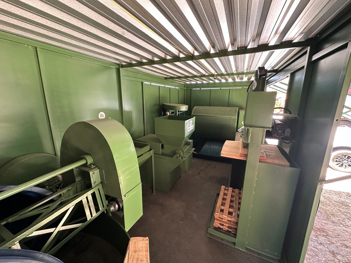 Codevasf realiza entregaço de fábricas de farinha móveis a 20 municípios piauienses nesta segunda (14)